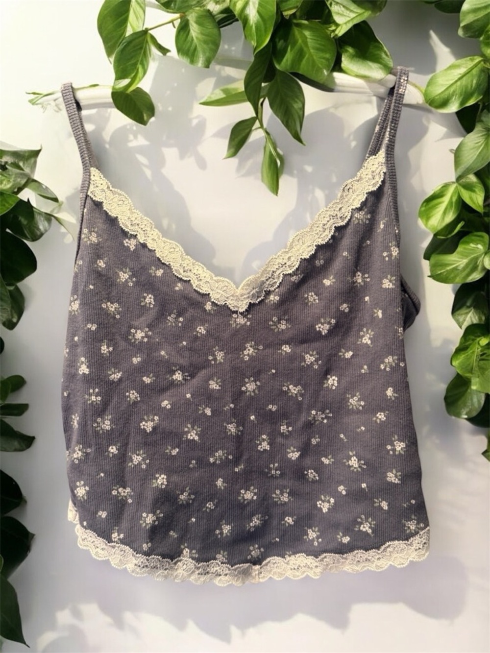 Hollister Y2K Floral Lace Trim Cami Medium
